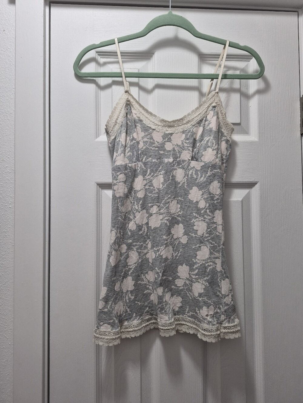 Lace-Trim Floral Cami Tank Top - Light Gray & Cream